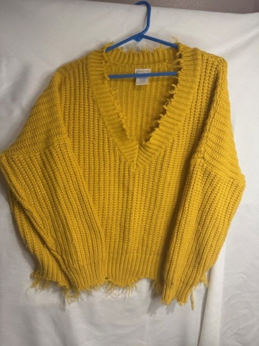 Main Strip Distressed Yellow Sweater Size L